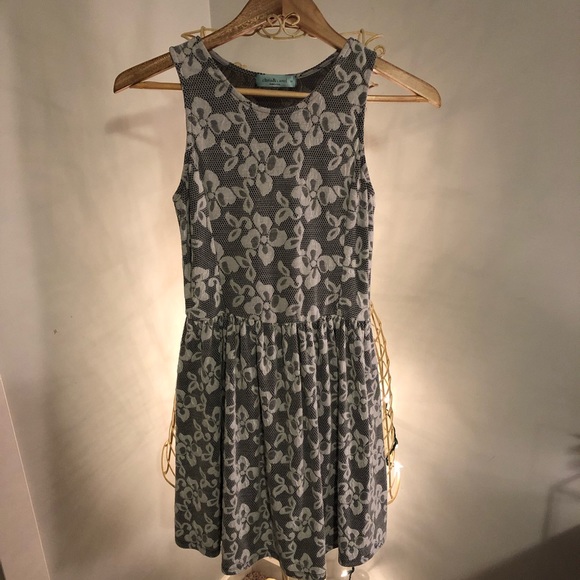 Dress - Picture 2 of 4